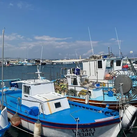 Ithaki Phinikoudes No. 202 *